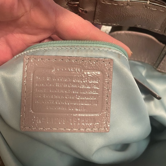 Coach purse. In excellent used condition. Taupe. Patent leather - Picture 3 of 5